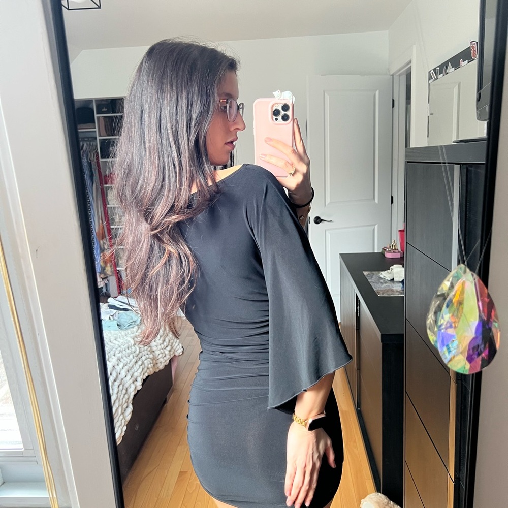 Elegant Black Long Sleeve Dress - Picture 3 of 4